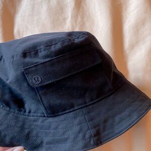 Lululemon bucket hat black no tags but never worn size medium/Large